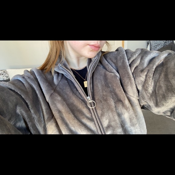 Fuzzy Grey Zip-up Hollister jacket - Picture 5 of 10